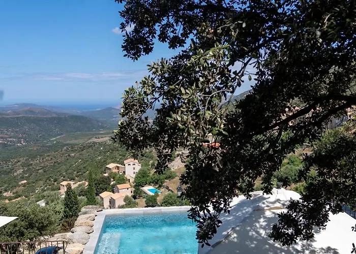 オテル ケース ラタン ホテル Lama