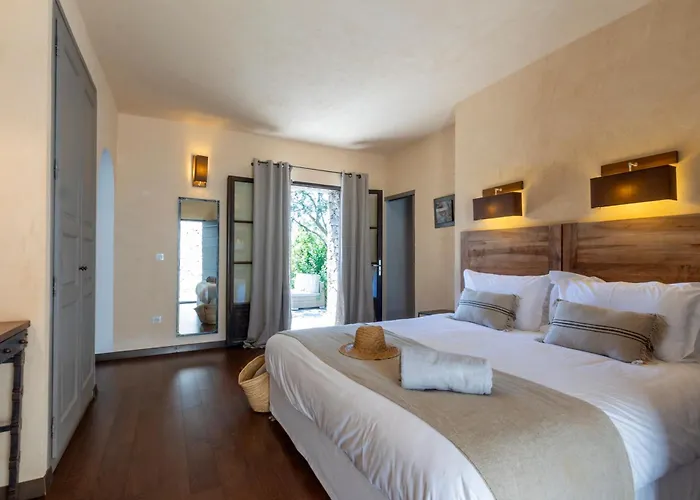 オテル ケース ラタン 4*