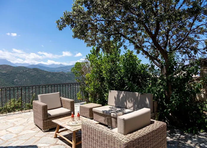 オテル ケース ラタン 4* Lama