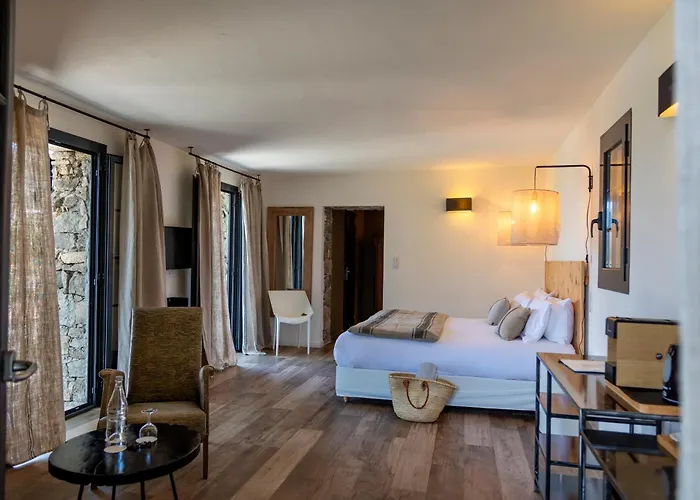 オテル ケース ラタン 4* Lama